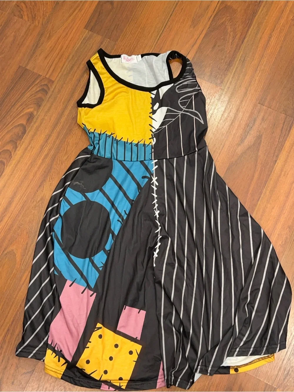 N/A playful sleeveless